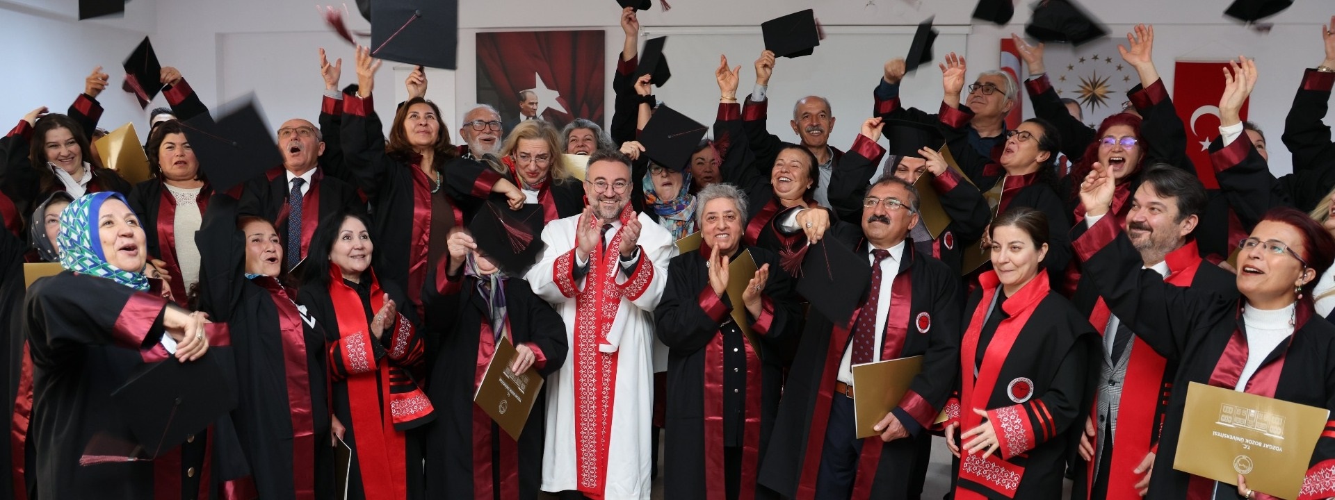 Tazelenme Üniversitesinde Mezuniyet Heycanı