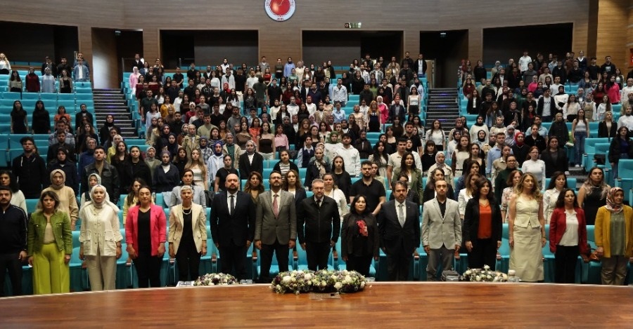 ÜNİVERSİTEMİZDE “HEMŞİRELİK HAFTASI KUTLAMA PROGRAMI” DÜZENLENDİ