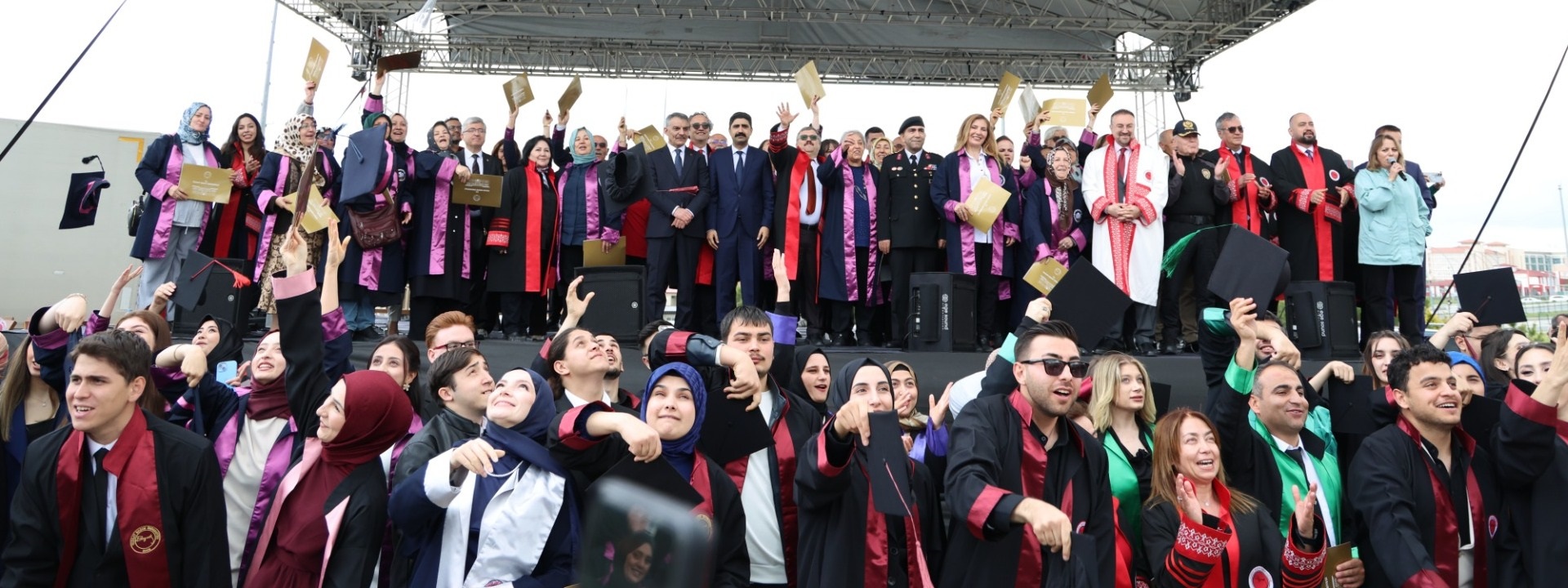 Üniversitemizde Mezuniyet Coşkusu